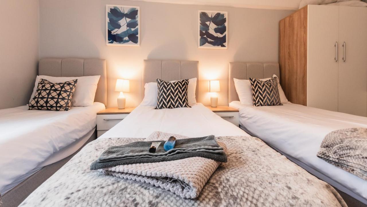Best Price! Perfect Gunwharf Accommodation - 5 Single Beds Or Kingsize Free Parking Portsmouth Exterior foto